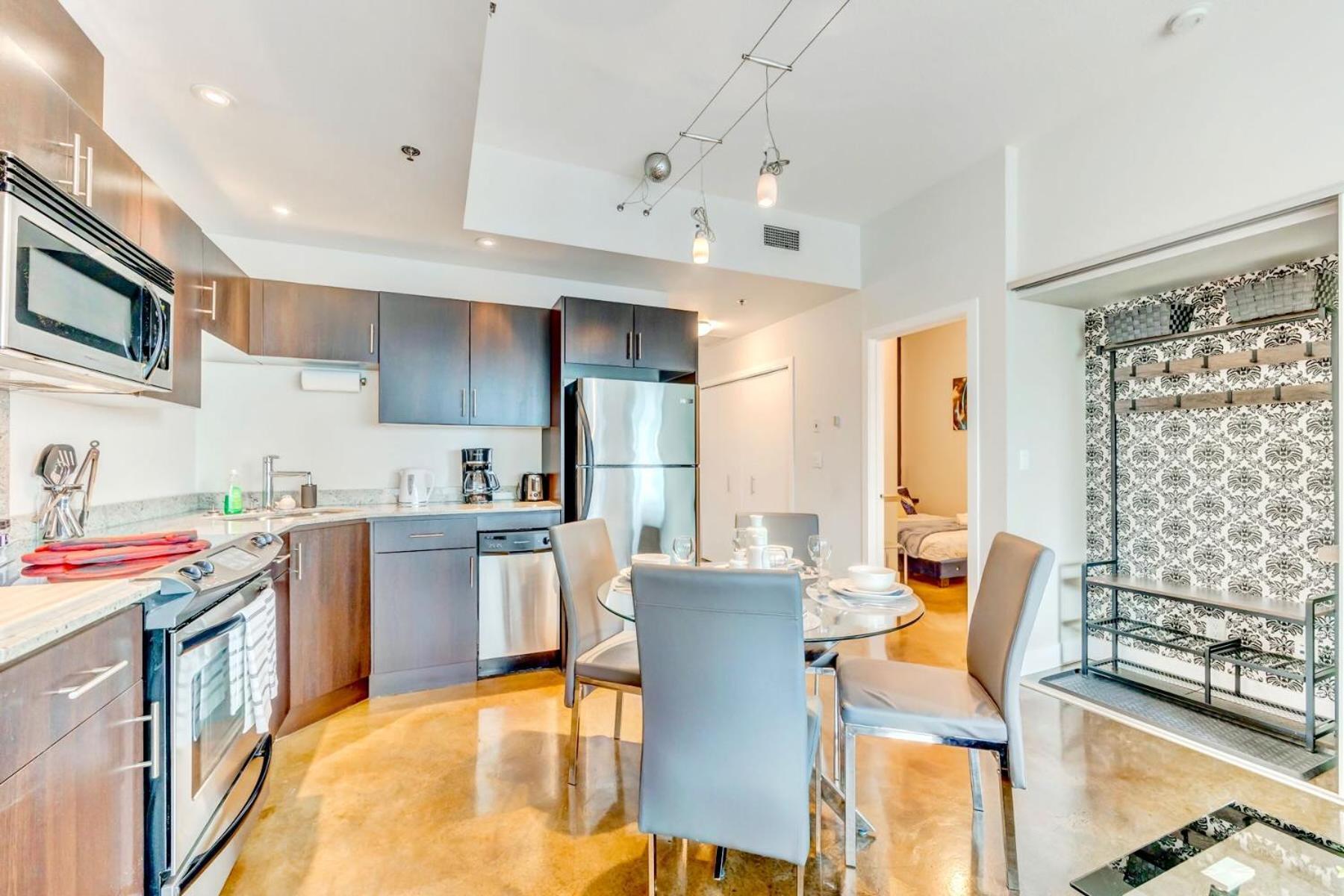 Luxury 2Br Condo - King Bed - Stunning City Views YYC Eksteriør billede
